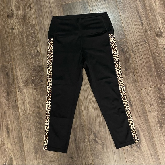Zyia Active cropped leggings leopard pocket brilliant Hi Rise 8/10 - Picture 2 of 8